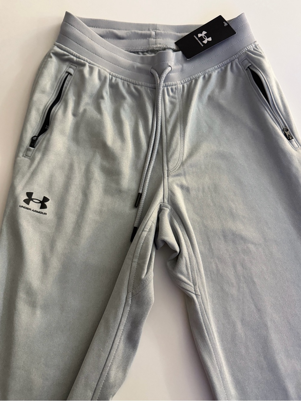 Under Armour NWT men’s grey loose fit, size small tricot joggers